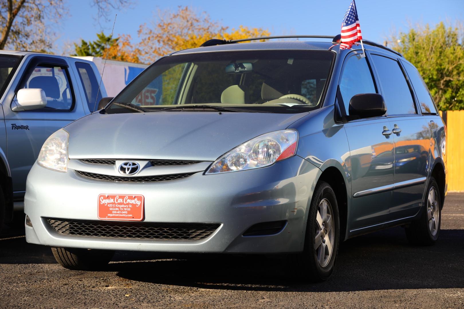 2008 BLUE TOYOTA SIENNA LE FWD 8-Passenger Seating (5TDZK23C38S) with an 3.5L V6 EFI DOHC 24V engine, 5-SPEED AUTOMATIC transmission, located at 420 E. Kingsbury St., Seguin, TX, 78155, (830) 401-0495, 29.581060, -97.961647 - Photo#1